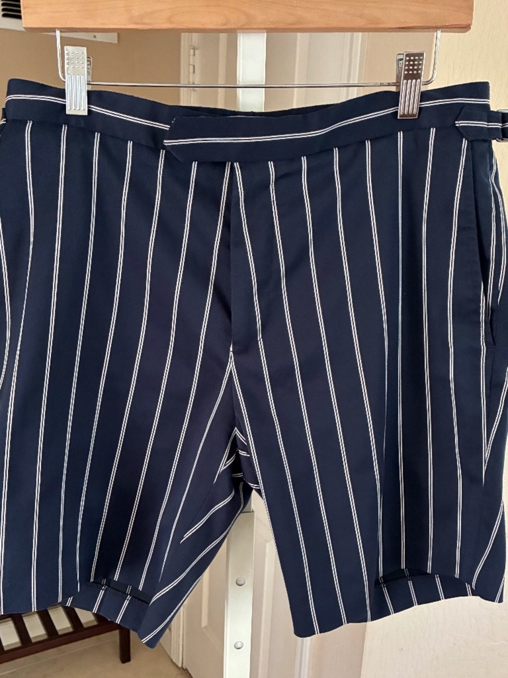 NWOT Reiss Lake Shorts Preppy Navy White Stripes Side Adjusters Men 32 8" Inseam
